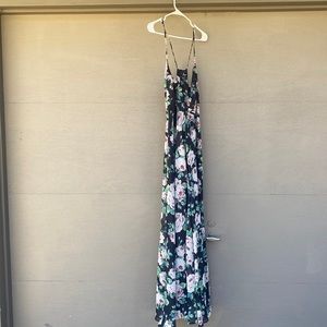 NWT Lulus floral maxi wrap dress. Size Medium.